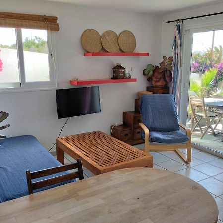 Beautiful Small Bungalow, Amazing Views And Garden Famara Esterno foto