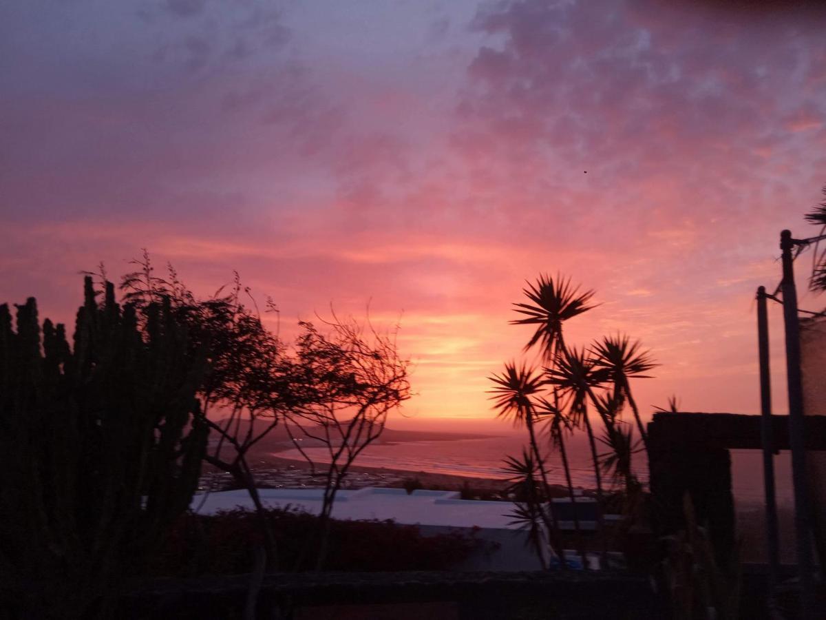 Beautiful Small Bungalow, Amazing Views And Garden Famara Esterno foto