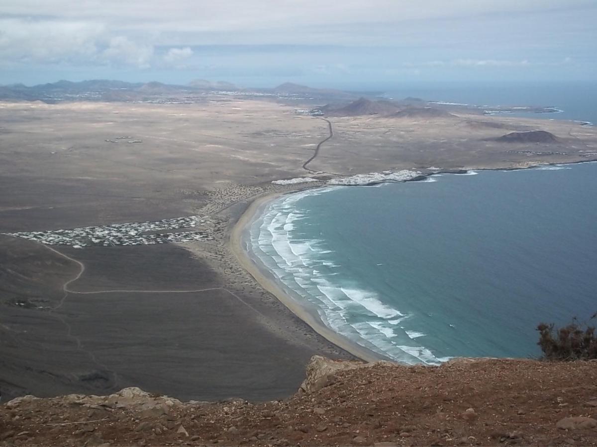 Beautiful Small Bungalow, Amazing Views And Garden Famara Esterno foto