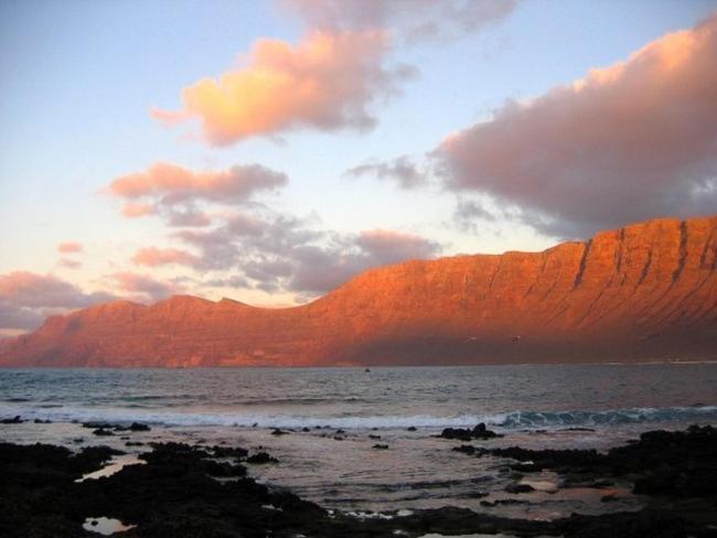 Beautiful Small Bungalow, Amazing Views And Garden Famara Esterno foto