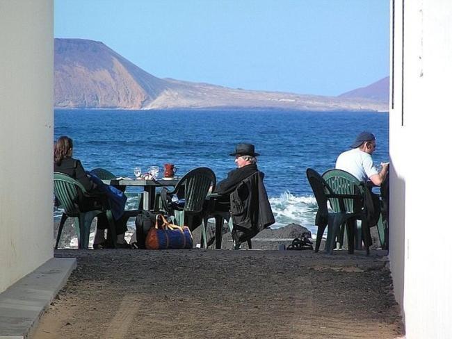 Beautiful Small Bungalow, Amazing Views And Garden Famara Esterno foto