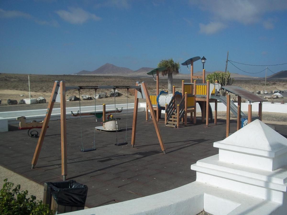 Beautiful Small Bungalow, Amazing Views And Garden Famara Esterno foto