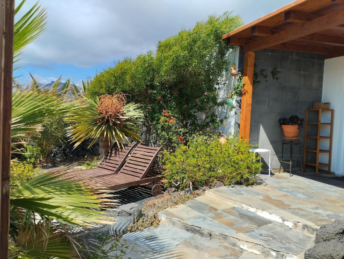 Beautiful Small Bungalow, Amazing Views And Garden Famara Esterno foto