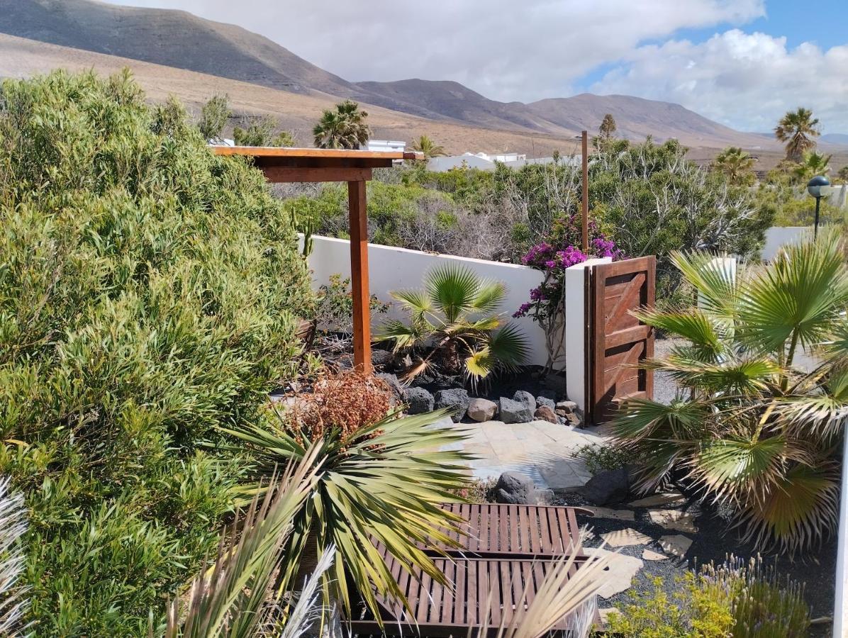 Beautiful Small Bungalow, Amazing Views And Garden Famara Esterno foto