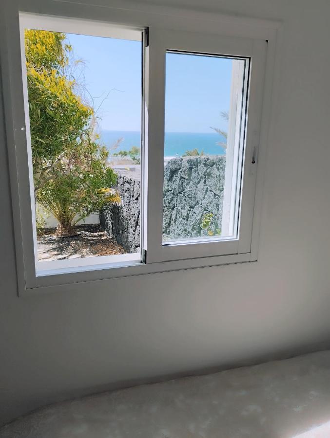 Beautiful Small Bungalow, Amazing Views And Garden Famara Esterno foto