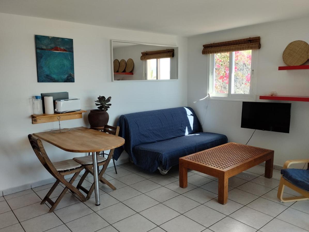 Beautiful Small Bungalow, Amazing Views And Garden Famara Esterno foto