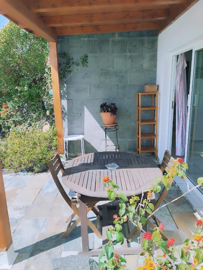 Beautiful Small Bungalow, Amazing Views And Garden Famara Esterno foto