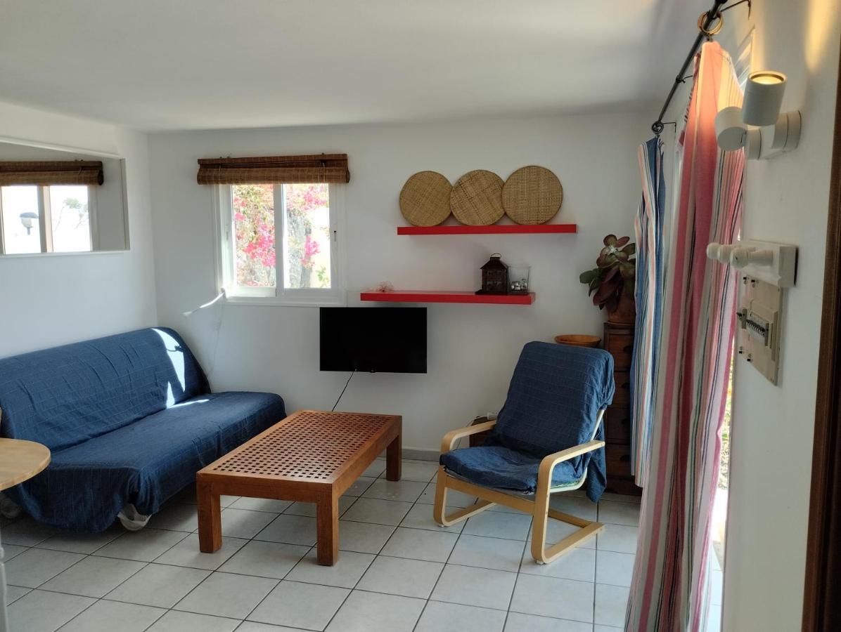 Beautiful Small Bungalow, Amazing Views And Garden Famara Esterno foto