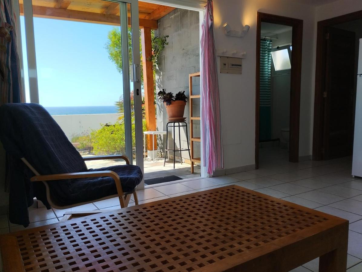 Beautiful Small Bungalow, Amazing Views And Garden Famara Esterno foto
